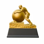 02-statuetka-biale-tlo