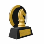 03-statuetka-biale-tlo