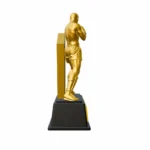 04-statuetka-biale-tlo
