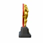 04-statuetka-biale-tlo